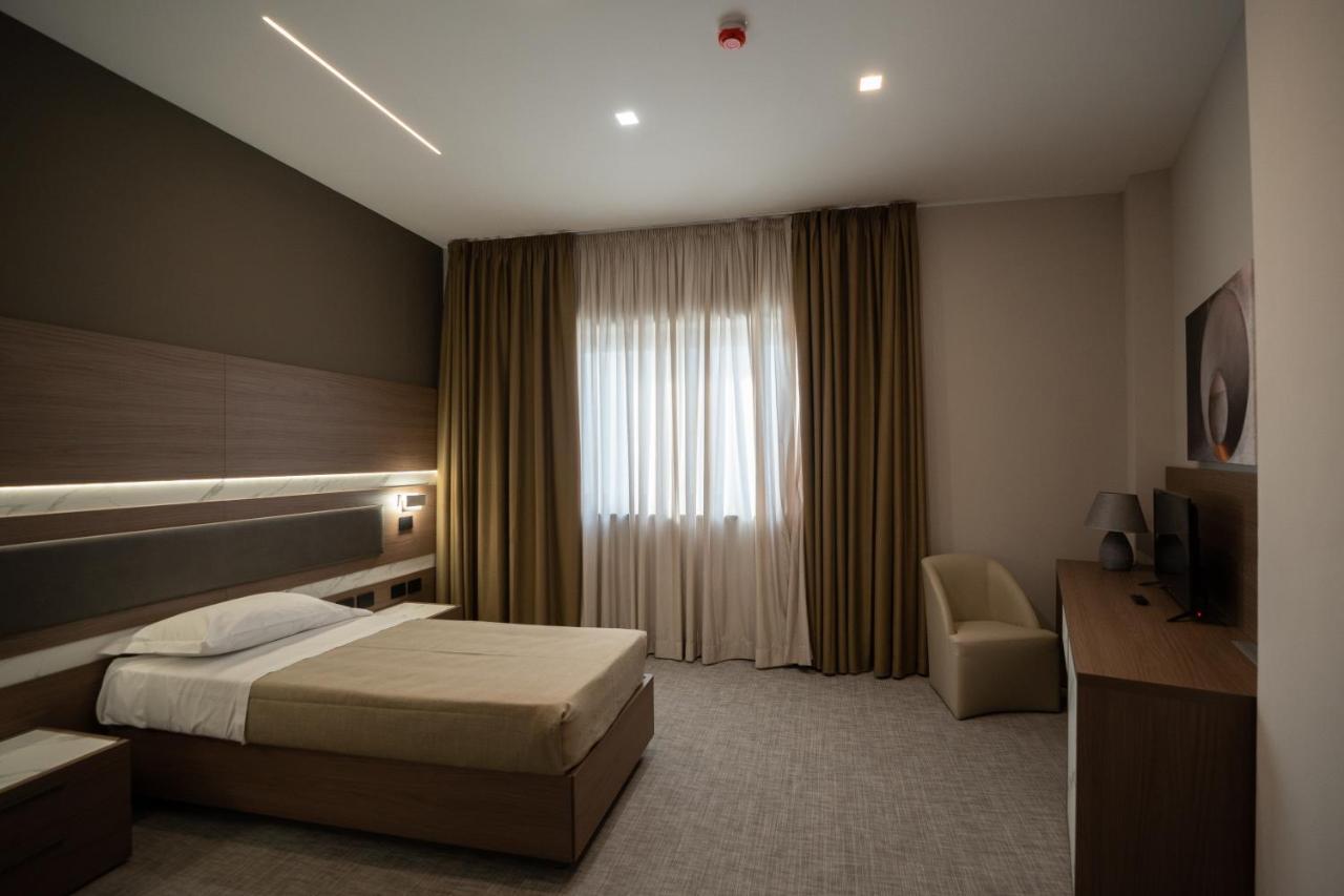 Building Hotel Teverola Екстер'єр фото