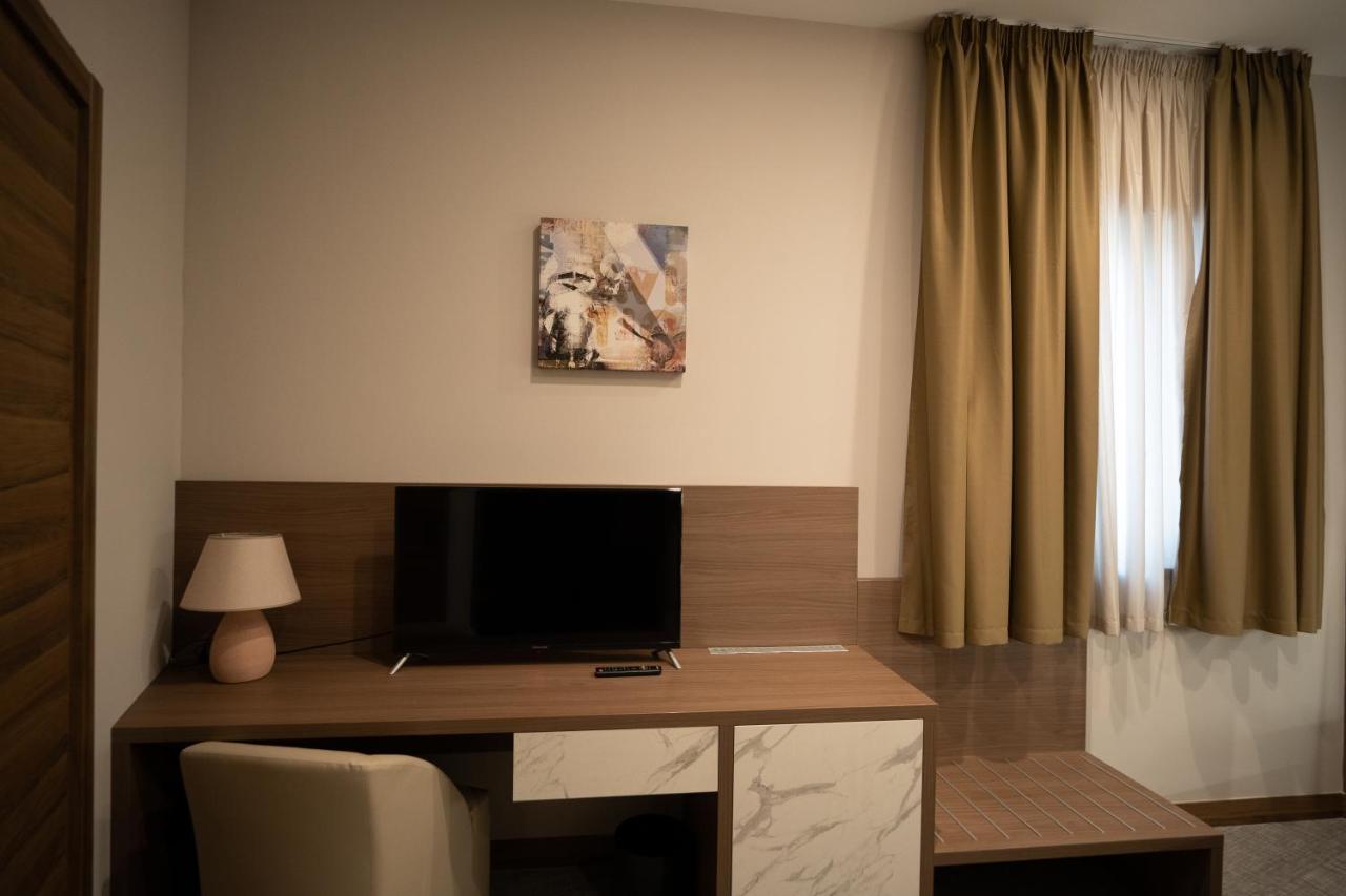 Building Hotel Teverola Екстер'єр фото