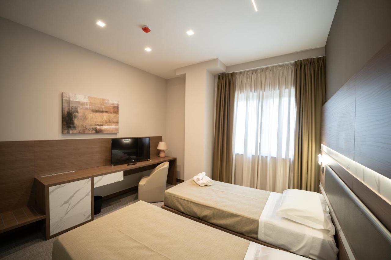 Building Hotel Teverola Екстер'єр фото