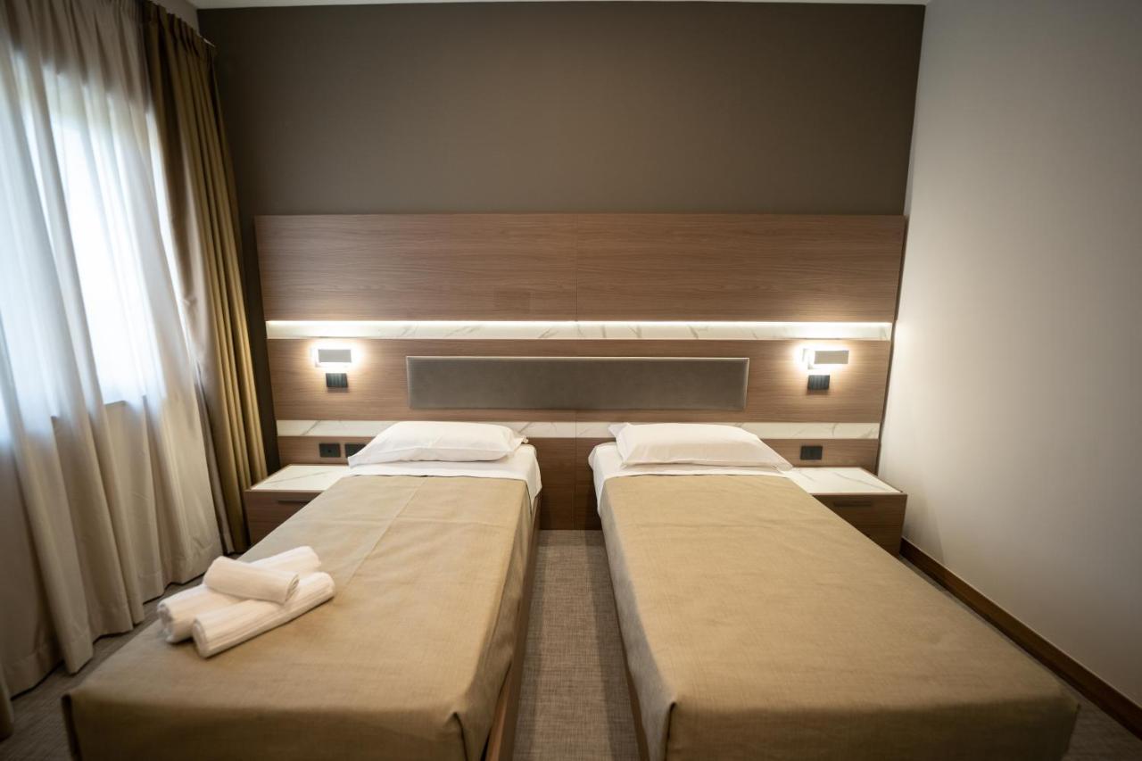 Building Hotel Teverola Екстер'єр фото