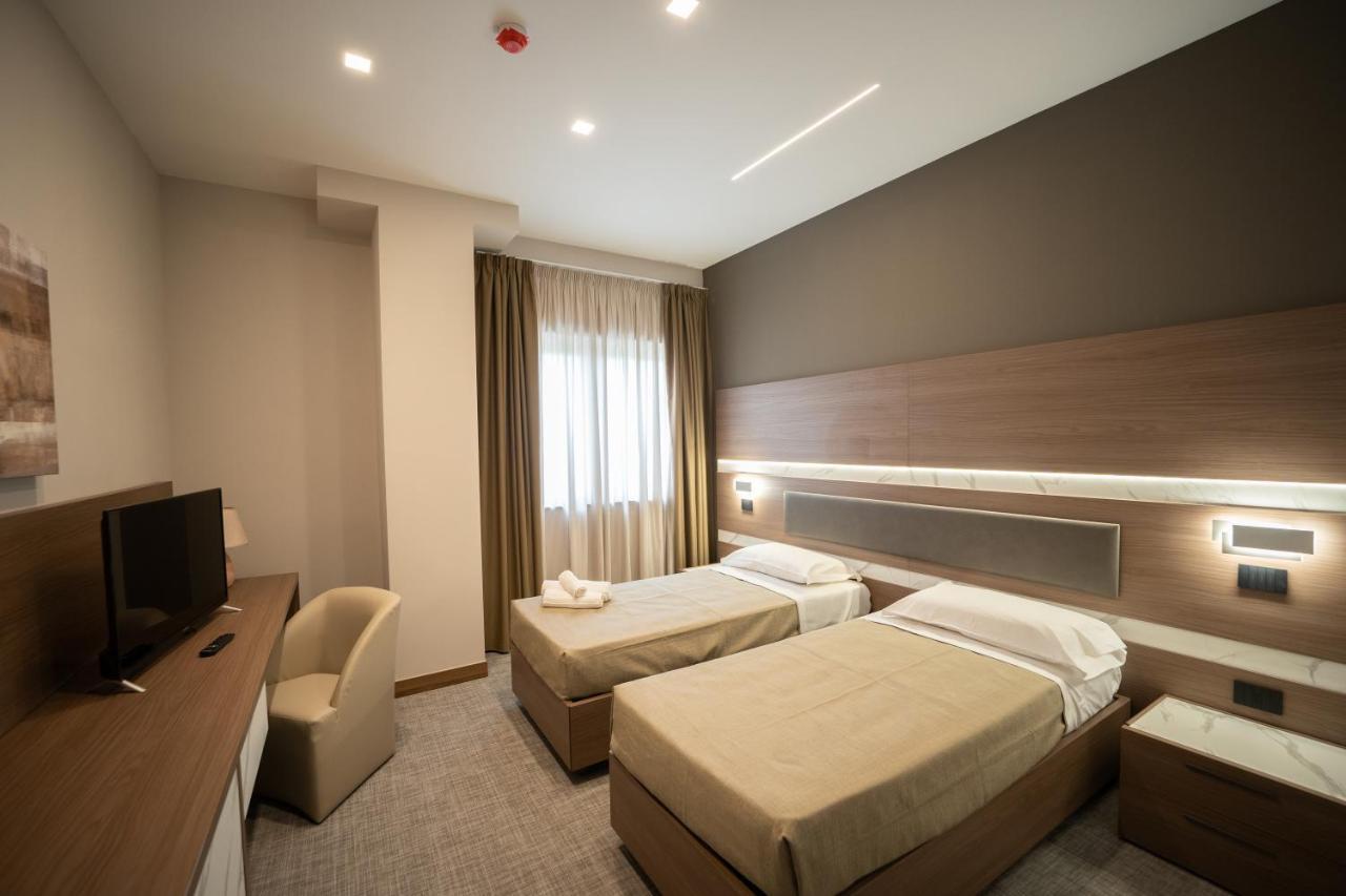 Building Hotel Teverola Екстер'єр фото
