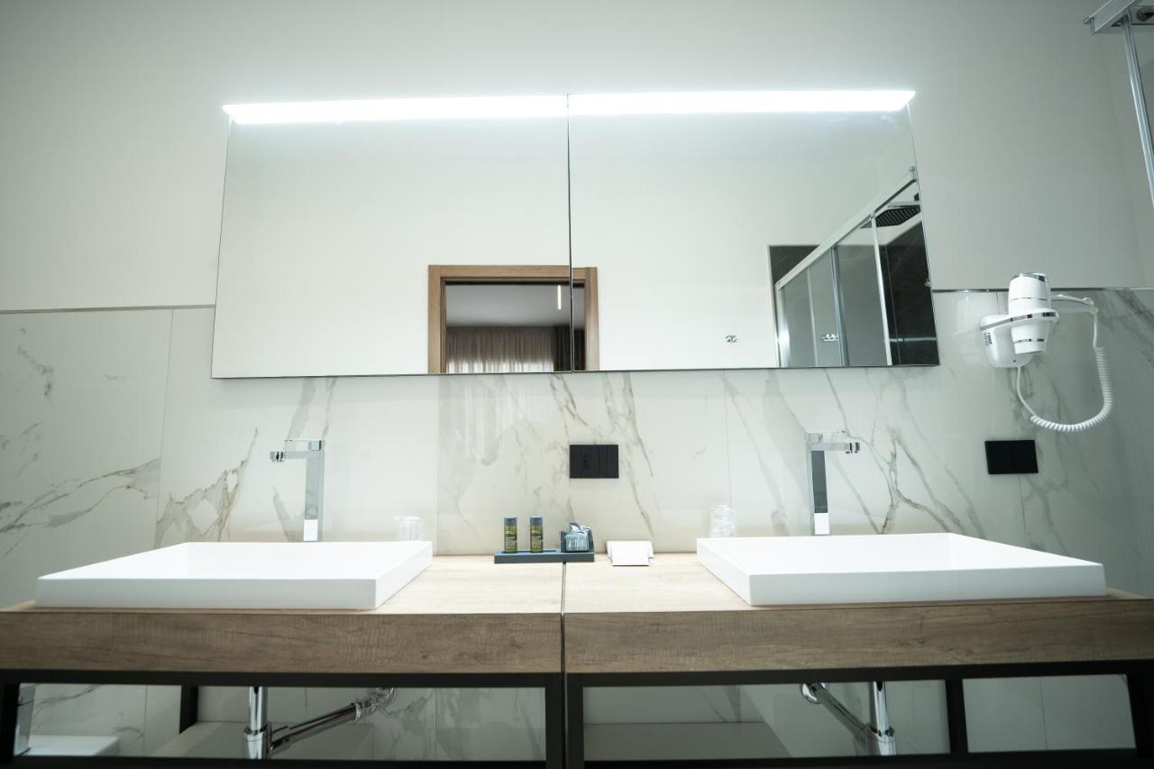 Building Hotel Teverola Екстер'єр фото