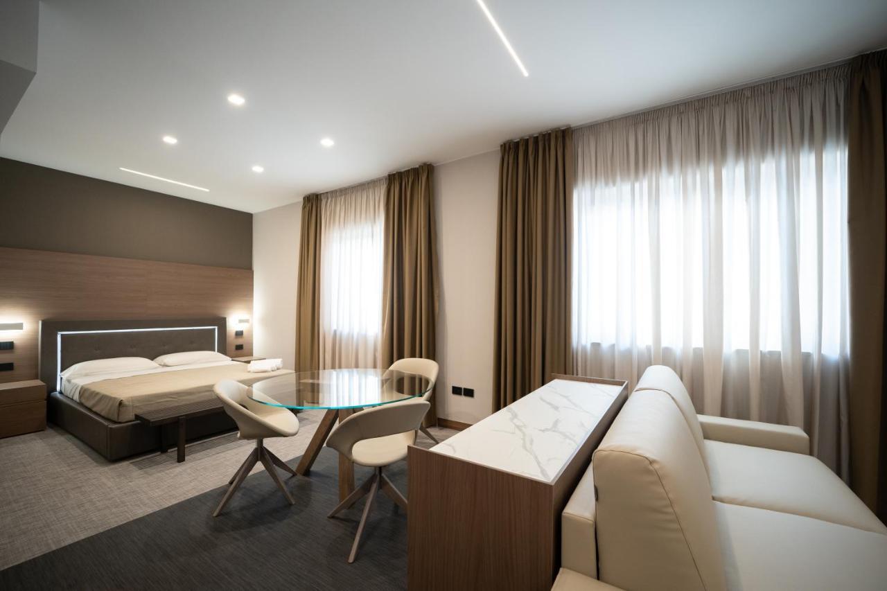 Building Hotel Teverola Екстер'єр фото
