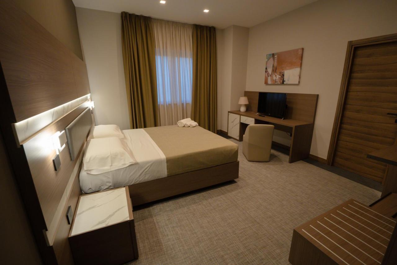 Building Hotel Teverola Екстер'єр фото