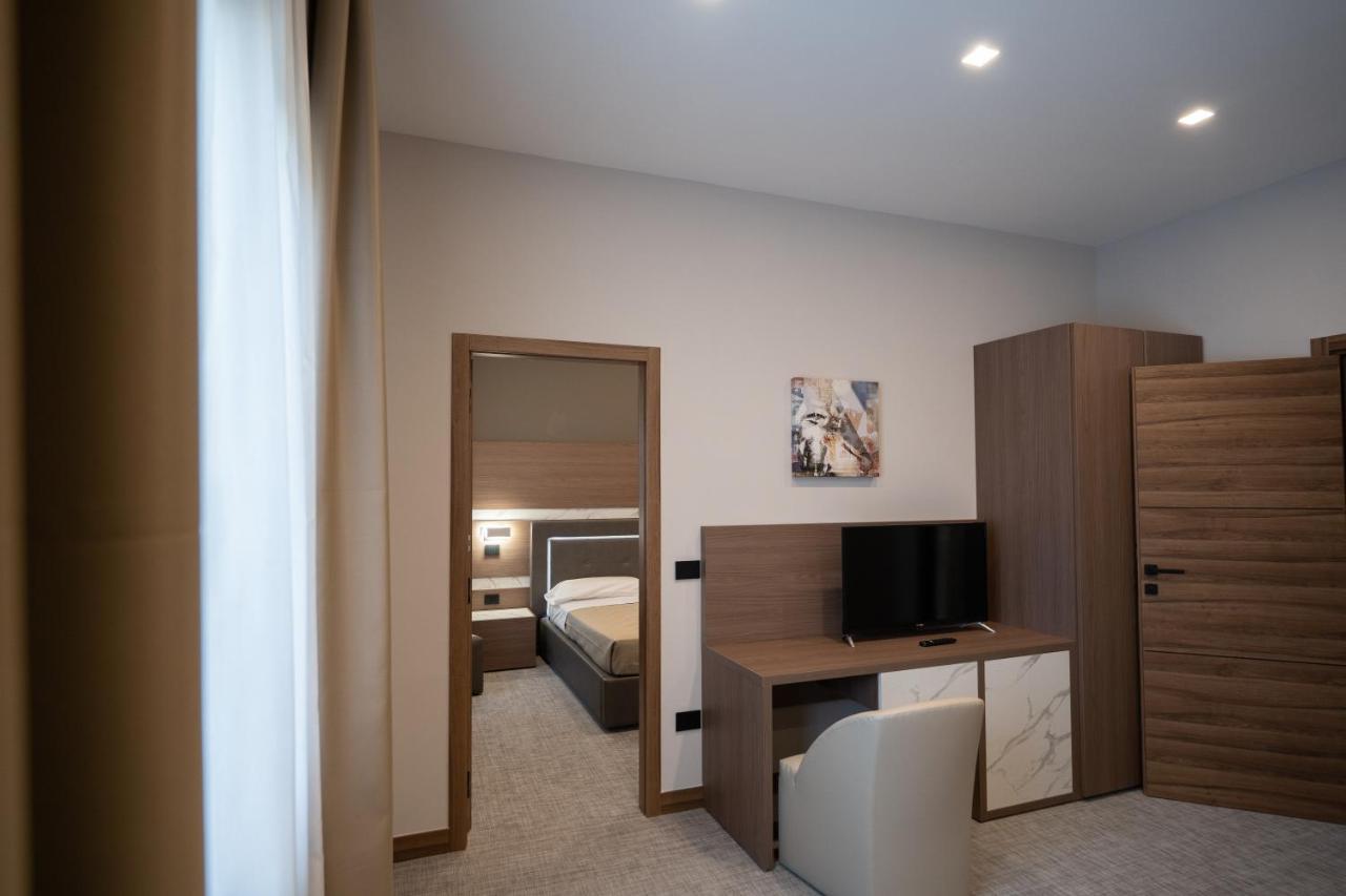 Building Hotel Teverola Екстер'єр фото