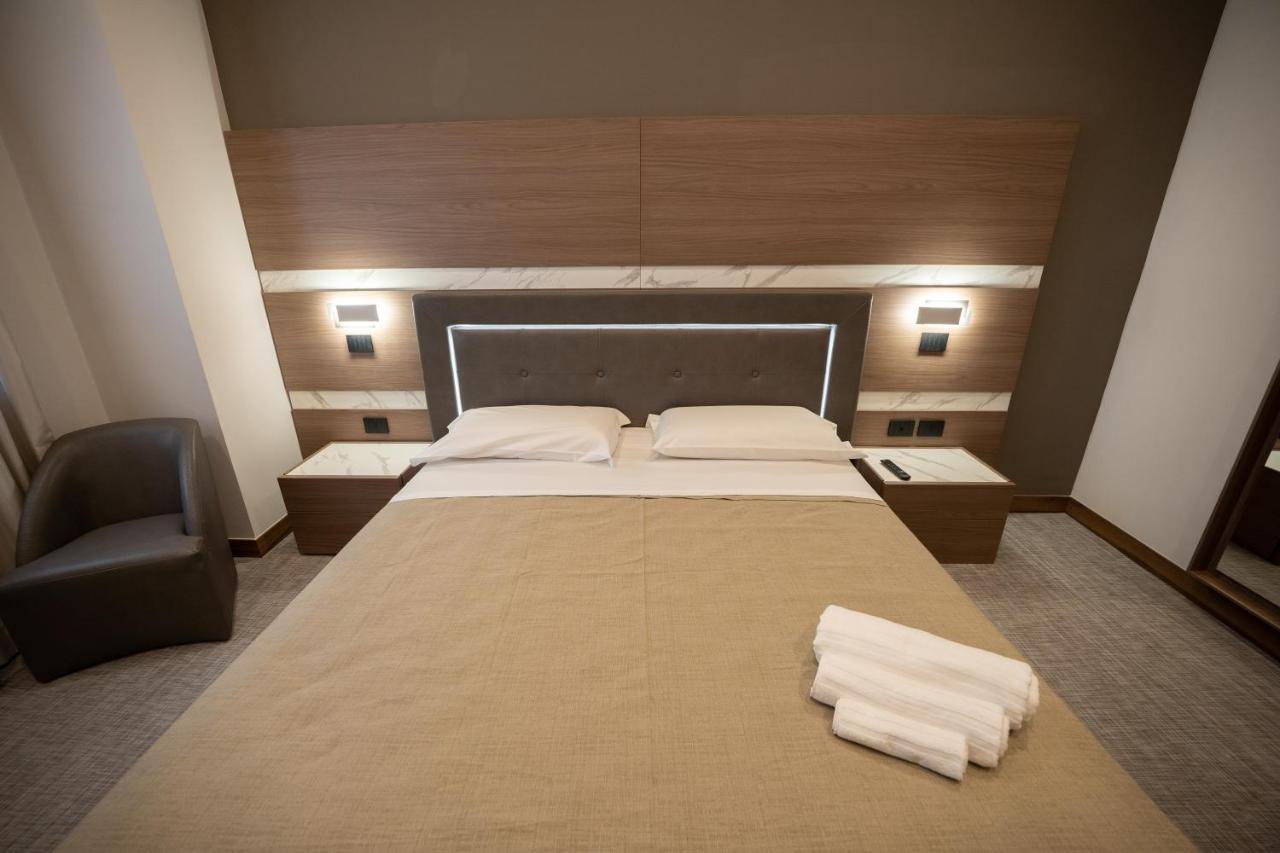 Building Hotel Teverola Екстер'єр фото