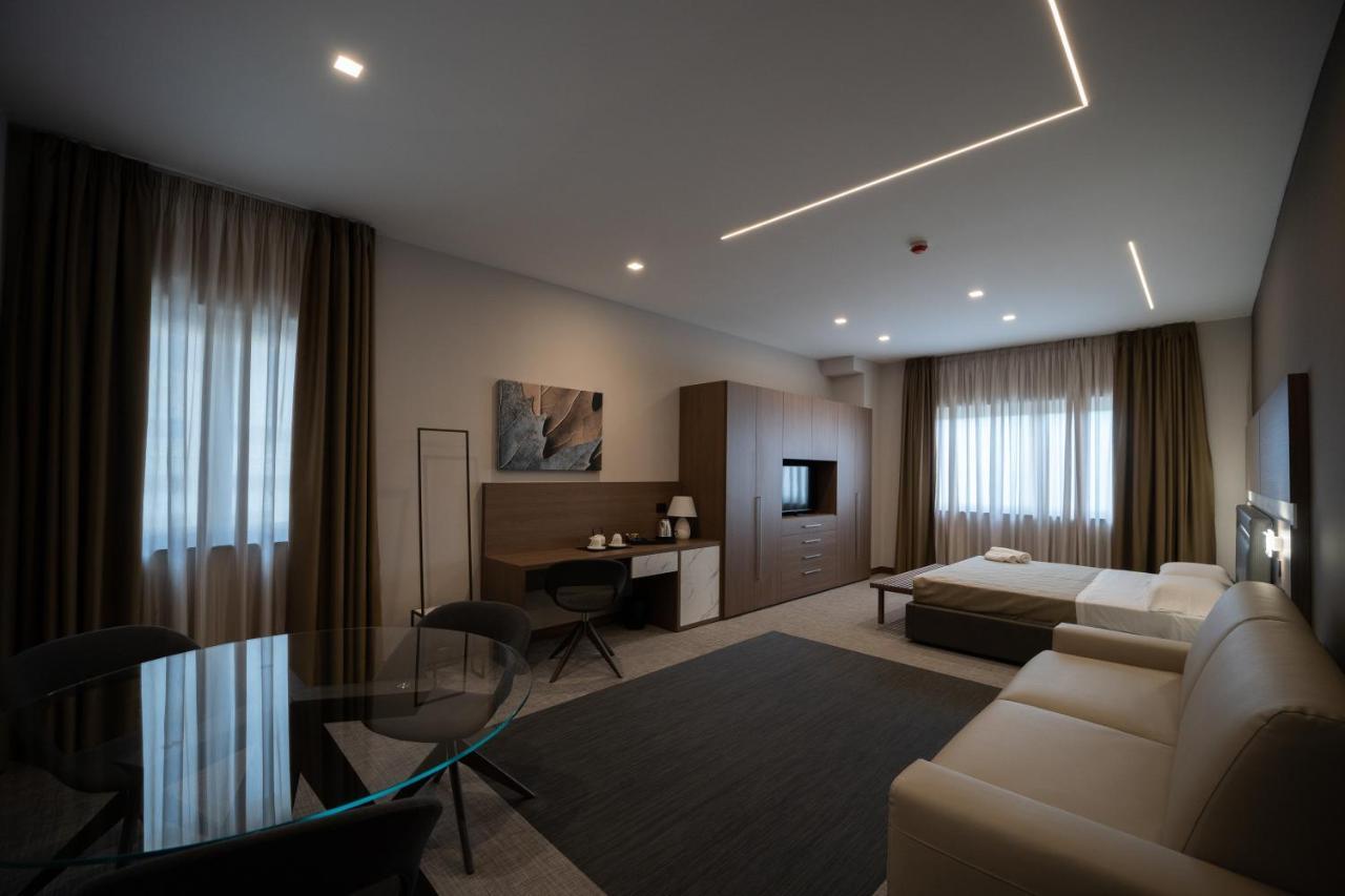 Building Hotel Teverola Екстер'єр фото
