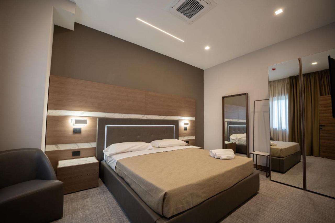 Building Hotel Teverola Екстер'єр фото