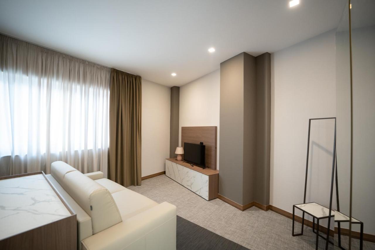 Building Hotel Teverola Екстер'єр фото