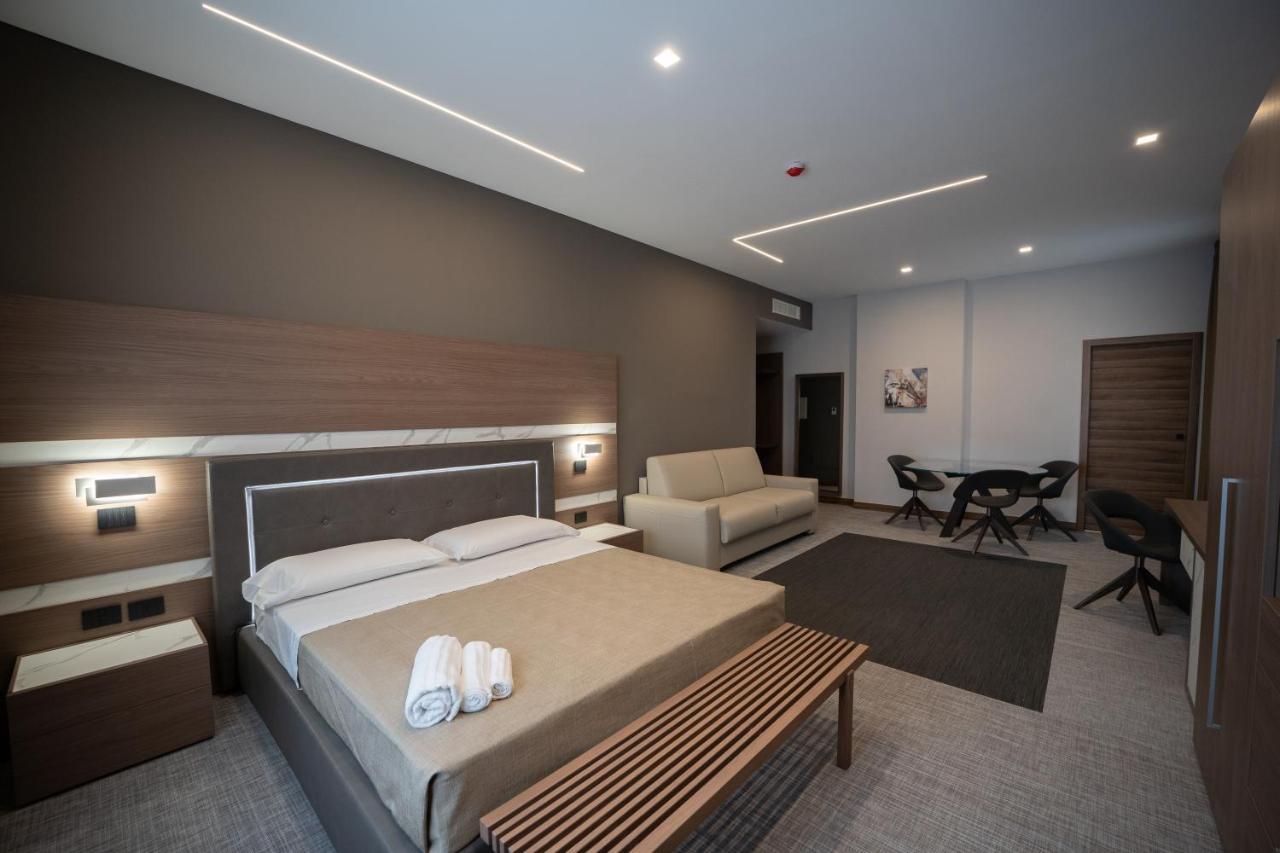Building Hotel Teverola Екстер'єр фото
