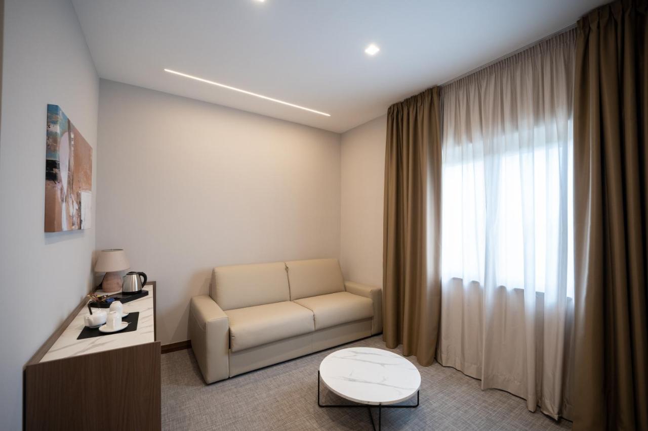 Building Hotel Teverola Екстер'єр фото