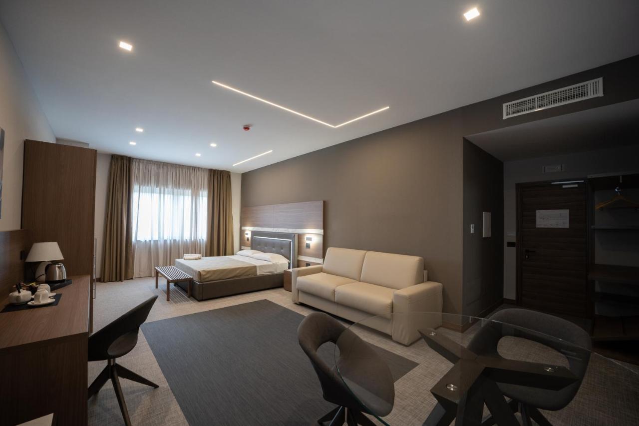 Building Hotel Teverola Екстер'єр фото