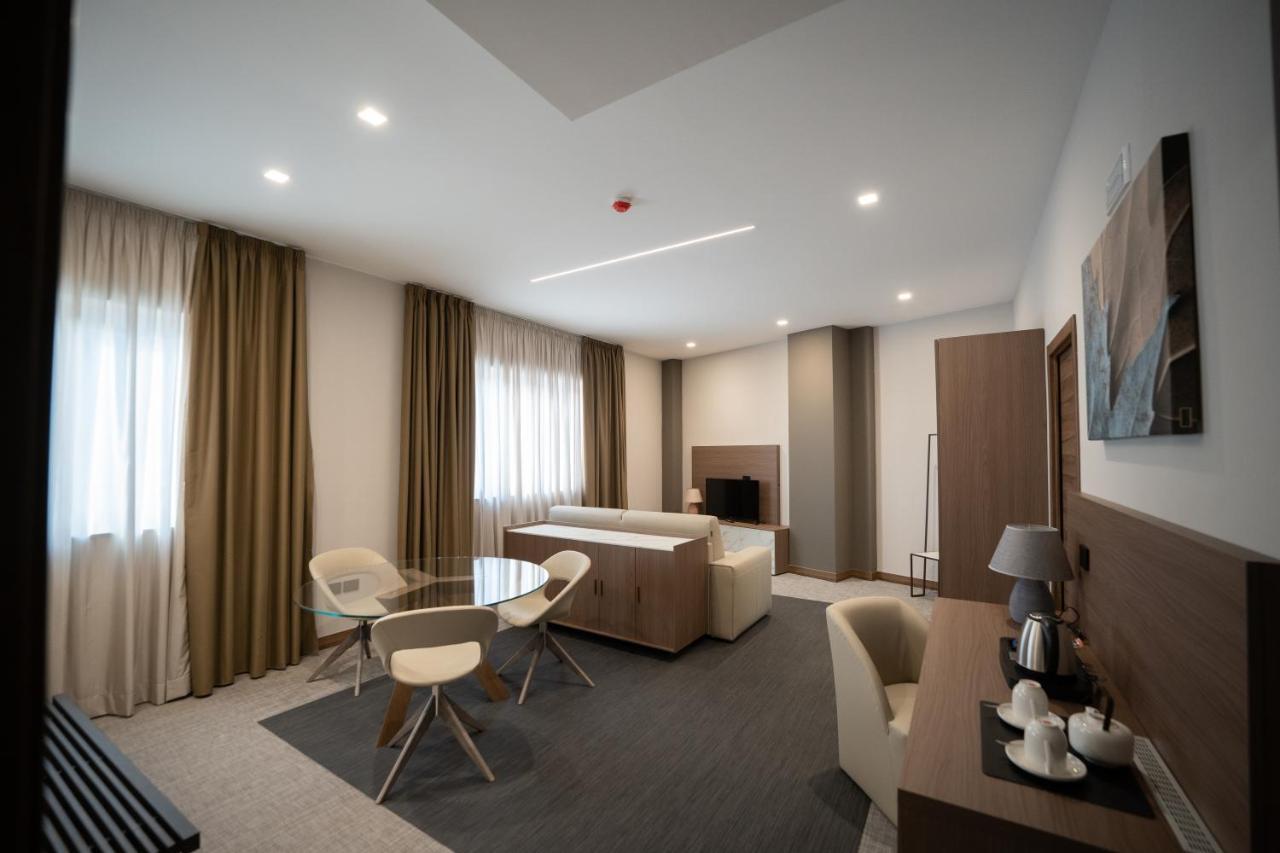 Building Hotel Teverola Екстер'єр фото