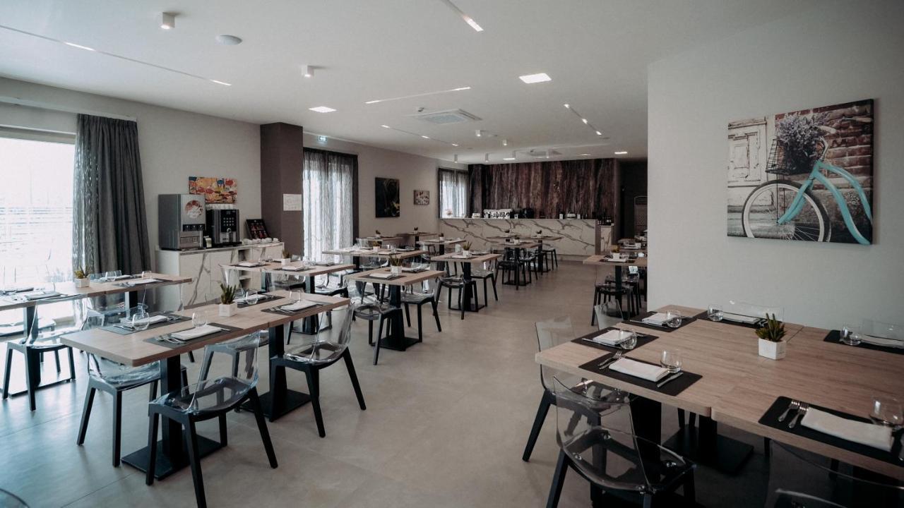 Building Hotel Teverola Екстер'єр фото