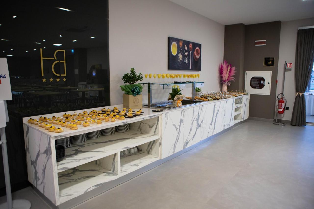 Building Hotel Teverola Екстер'єр фото
