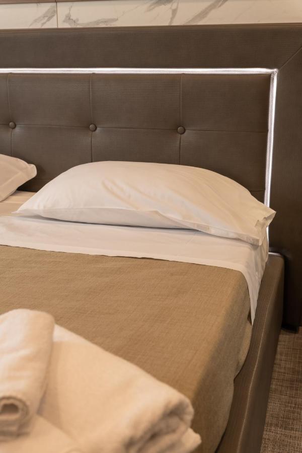 Building Hotel Teverola Екстер'єр фото