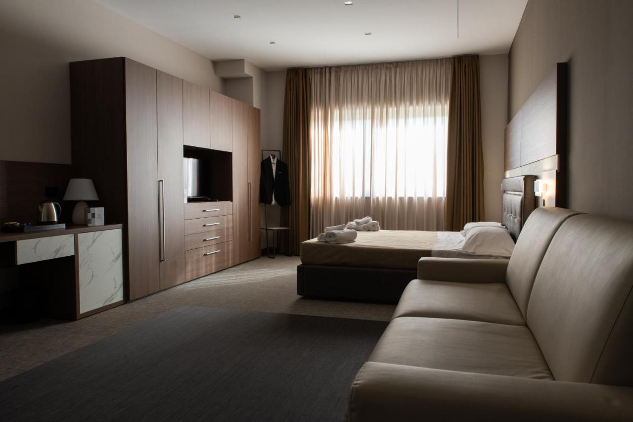 Building Hotel Teverola Екстер'єр фото
