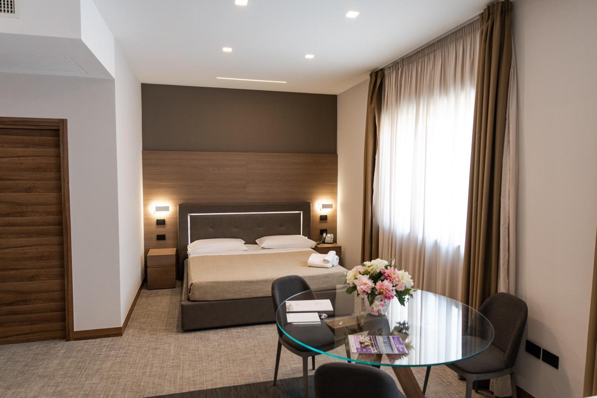 Building Hotel Teverola Екстер'єр фото