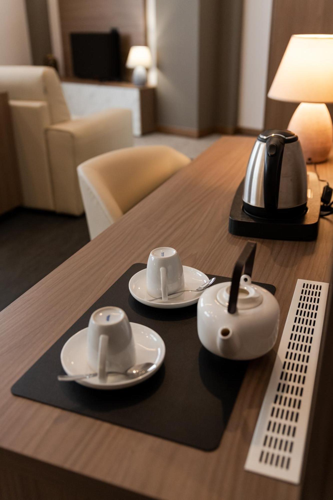 Building Hotel Teverola Екстер'єр фото