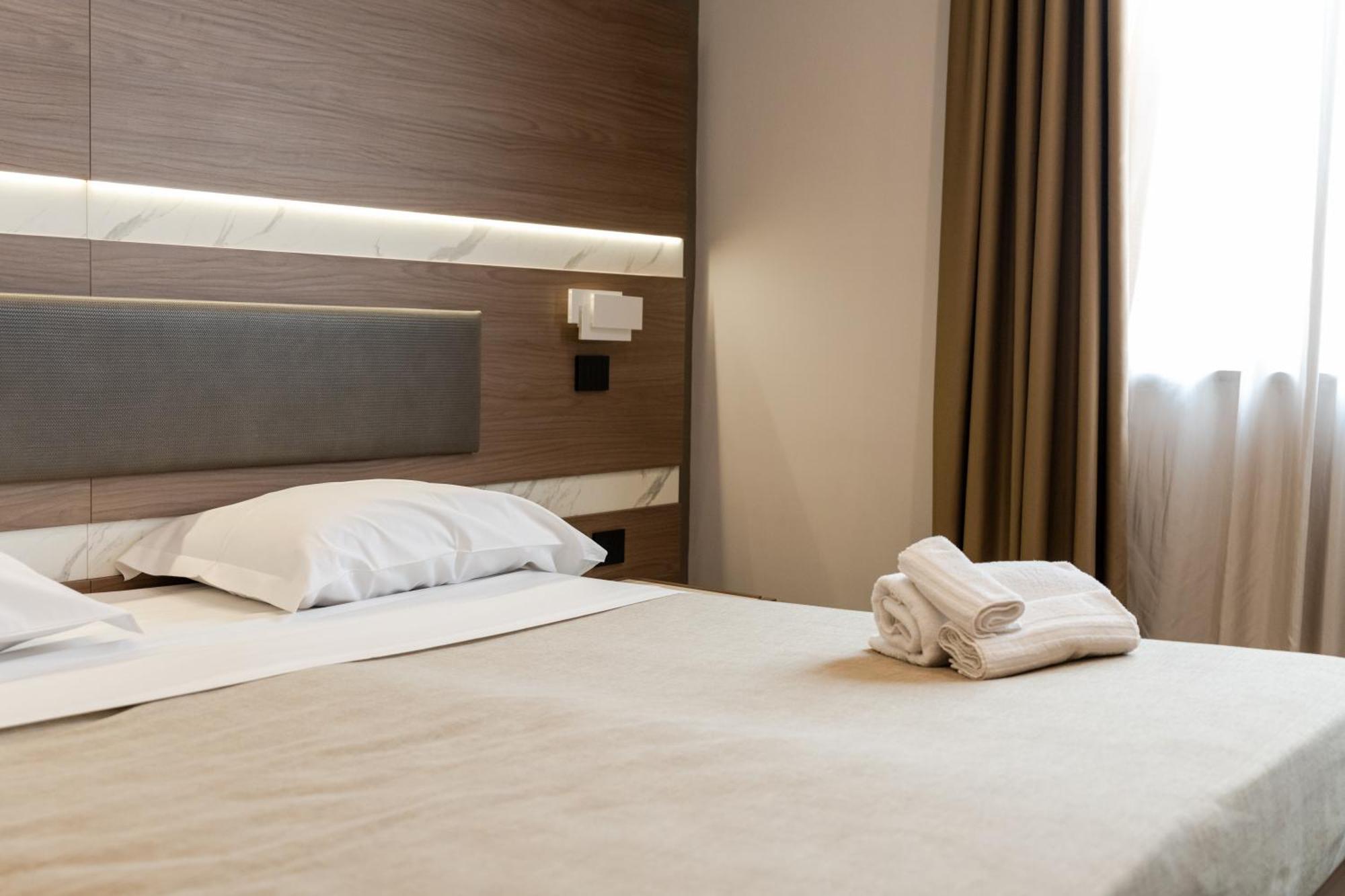 Building Hotel Teverola Екстер'єр фото