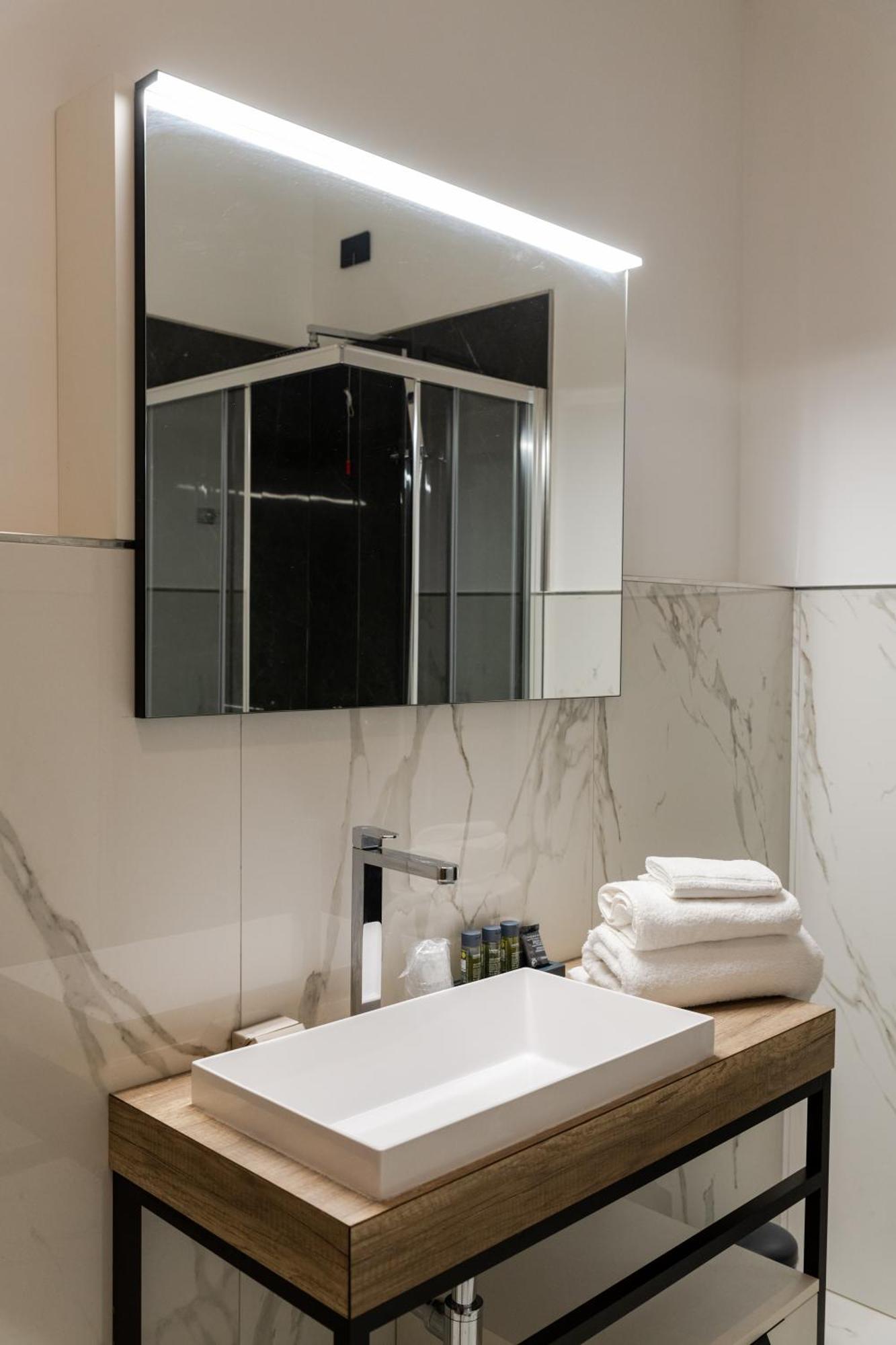 Building Hotel Teverola Екстер'єр фото