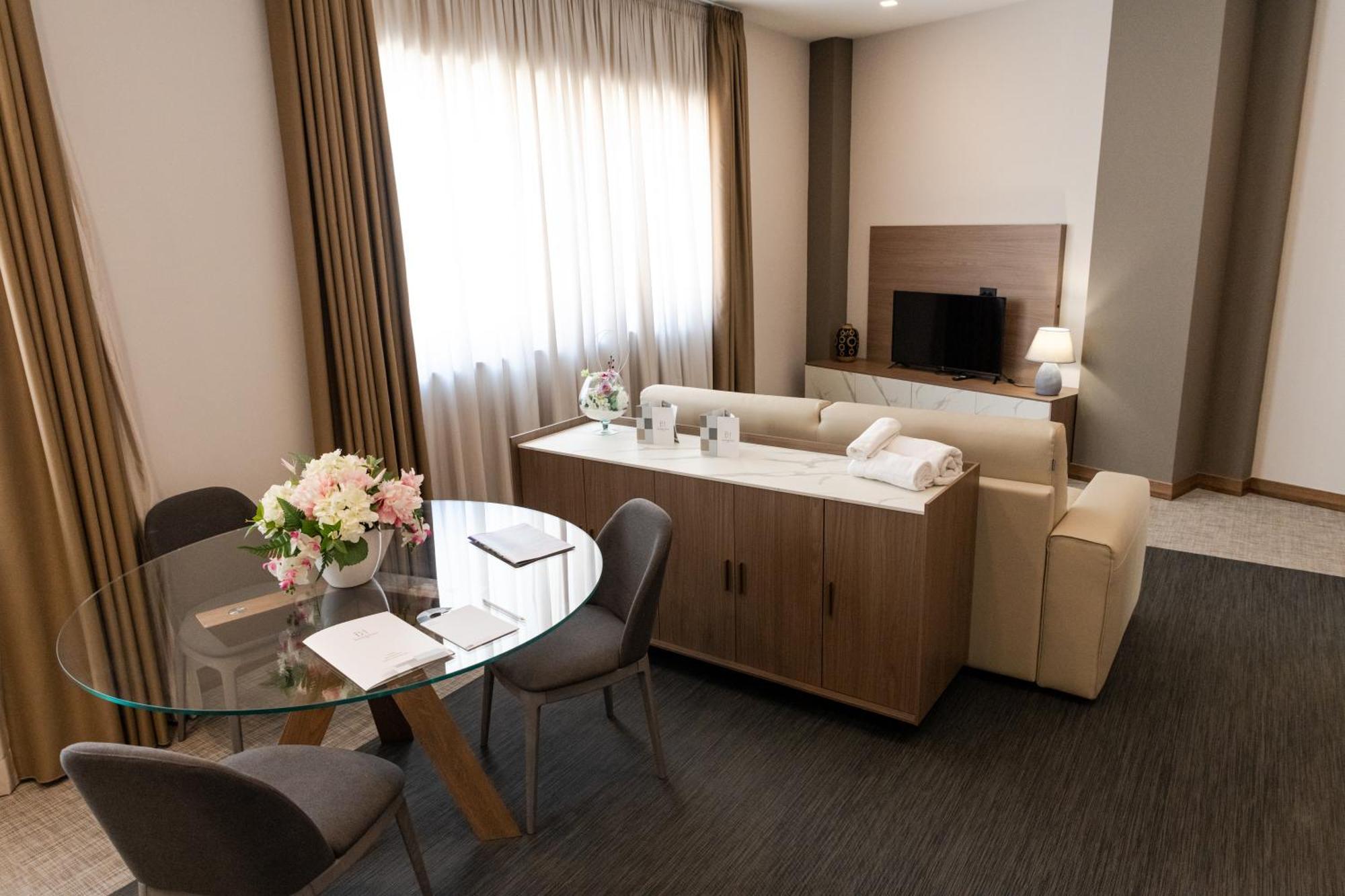 Building Hotel Teverola Екстер'єр фото