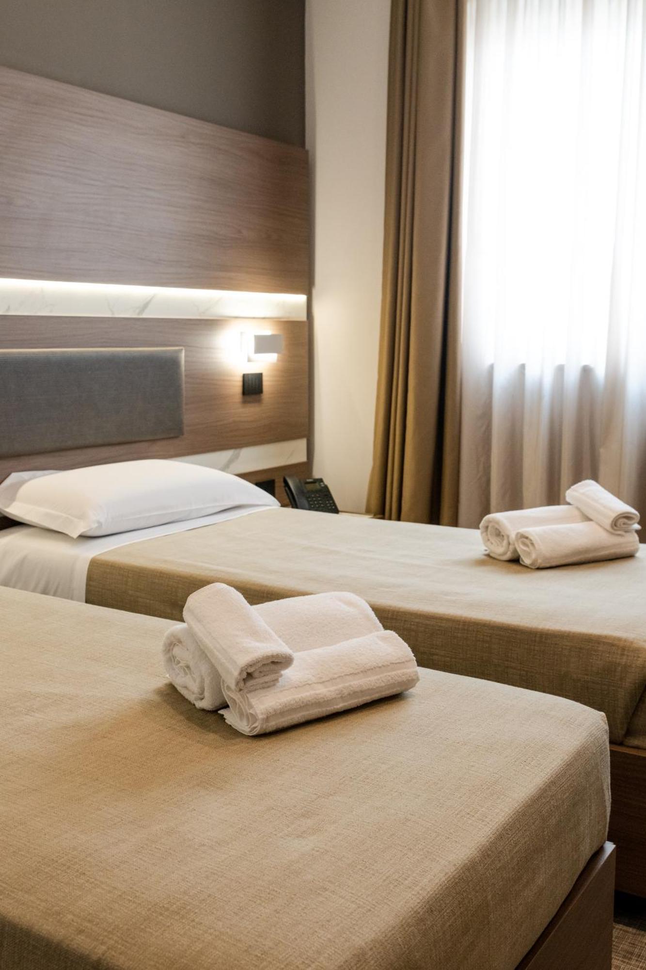 Building Hotel Teverola Екстер'єр фото